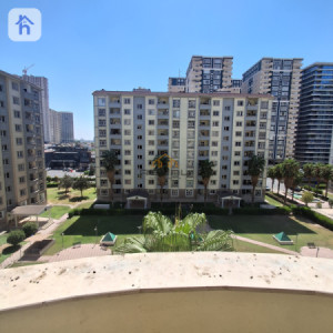 Modern Spacious Apartment in Prime Location image 2