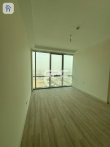 Modern Apartment in Empire Square Image 3