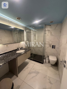 Modern 1 Bedroom Apartment image 8