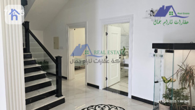 Spacious House with 5 Bedrooms Image 8