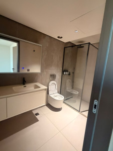 Modern 3 Bedroom Apartment image 7