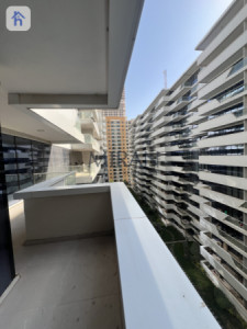Modern Studio Apartment in Star Towers Image 5