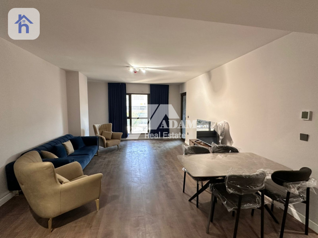 شوقەیەکی ئارام و مۆبیلیاتی یەک ژووری نوستن