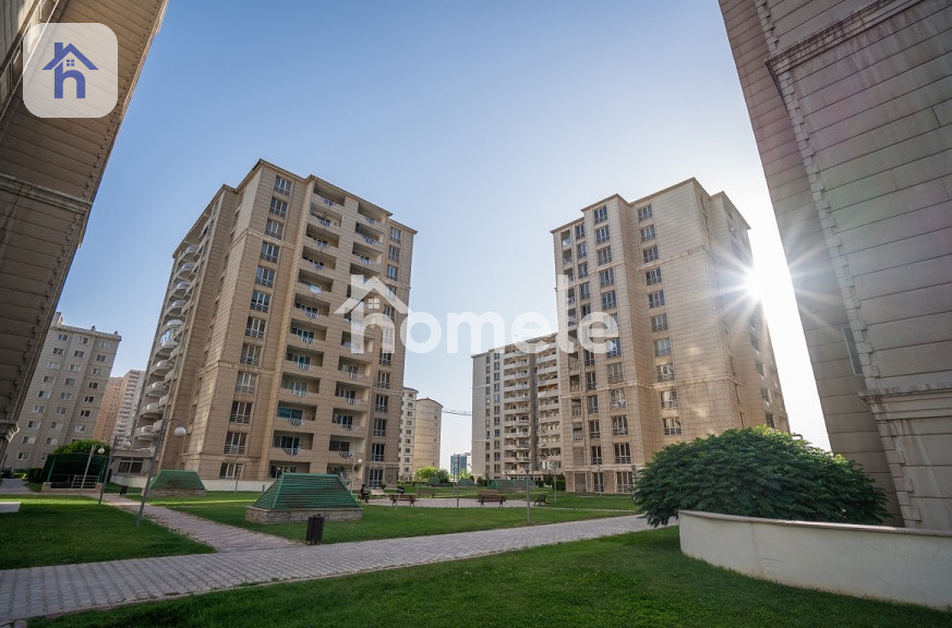 Spacious Apartment in Empire Royal