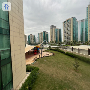 شوقەیەکی جوانی یەک ژووری نوستن لە ئیمپایەر وینگز image 1