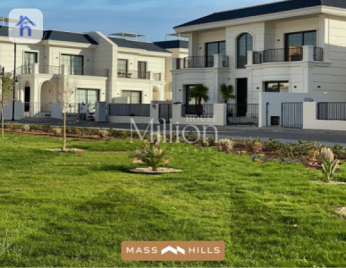 Spacious House with 4 Bedrooms image 3
