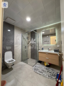 Modern 2-Bedroom Apartment in Empire Square image 6