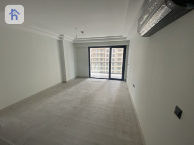 Spacious Apartment with Modern Design Image 6