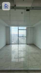 Office in Business Towers Image 5