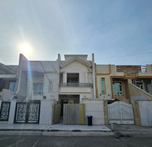House Opposite Garden image 1