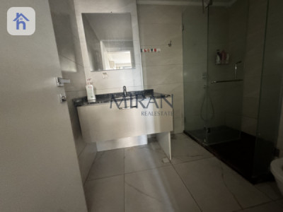 Modern 2-Bedroom Apartment in Prime Location Image 6
