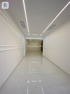 Family Home with 6 Bedrooms image 3