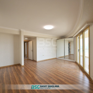 Modern Apartment in Prime Location Image 5