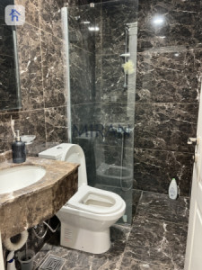 Elegant 3-Bedroom Apartment in Prime Location Image 8