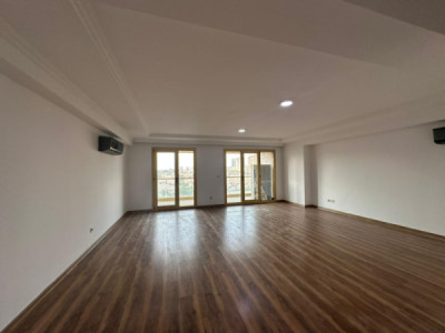 Modern Apartment in Roya Tower Image 4