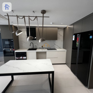Modern One Bedroom Apartment with City Views image 5