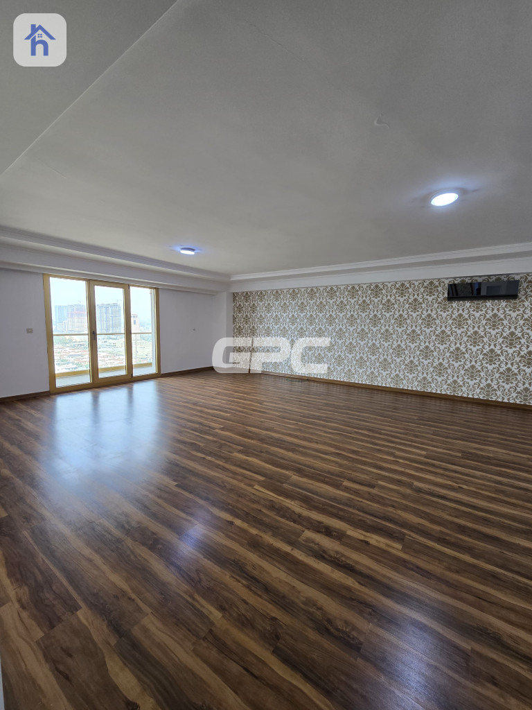 Elegant Apartment with 4 Bedrooms in Prime Location