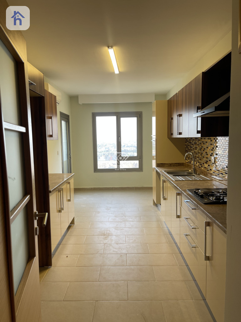 شوقەیەکی فراوانی دوو ژووری نووستن لە نهۆمێکی بەرز