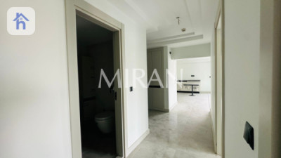 Modern Apartment in Prime Location Image 6
