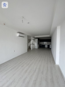 Cozy 2 BR Apartment in Prime Location image 1