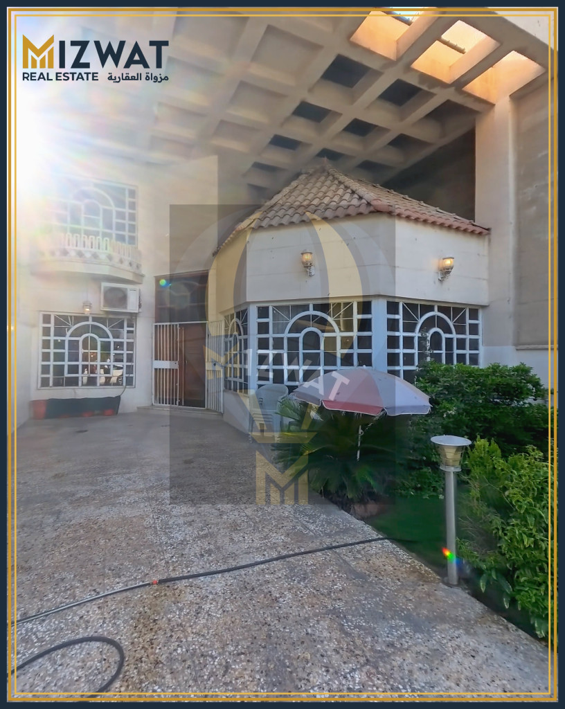 Commercial House (300m²)
