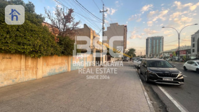 Commercial House with Large Area Image 3