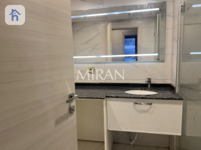 Stylish Apartment in Prime Location image 4