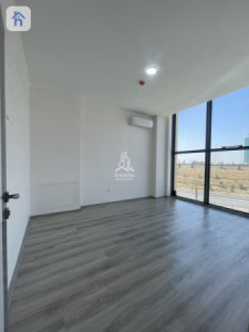 Modern Apartment image 4