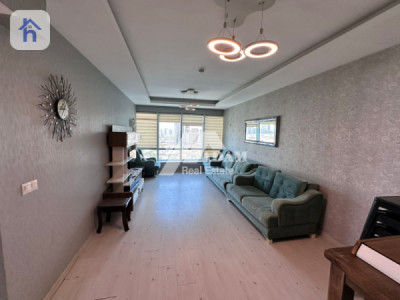 شوقەیەکی یەک ژووری نوستن بە دیمەنە سەرسوڕهێنەرەکانەوە image 1