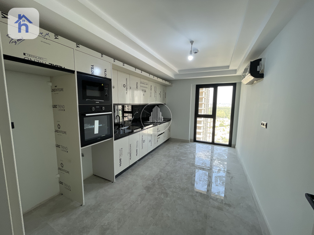 Spacious Apartment on High Floor