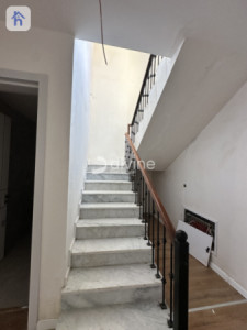 Modern 4 Bedroom House image 7