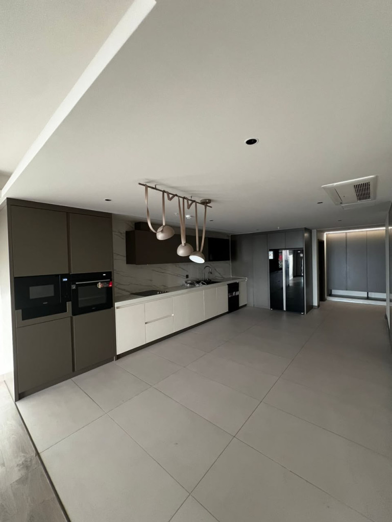 Spacious Apartment in Cavalli Tower