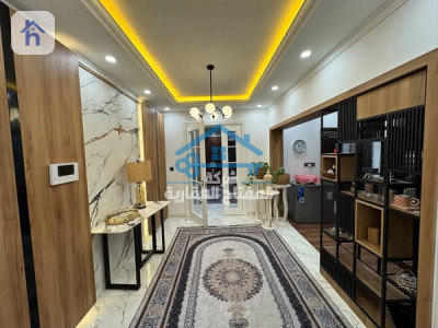 Modern House with 6 Bedrooms Image 4