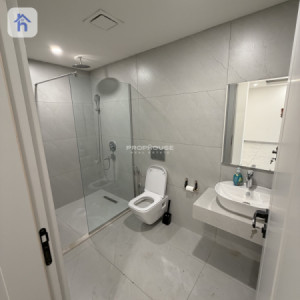 Sleek Office on High Floor Resim 3