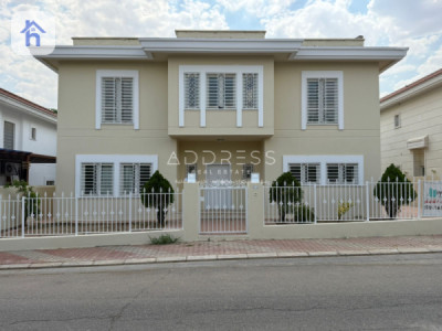 Spacious Family Home in Hiwa City — 1