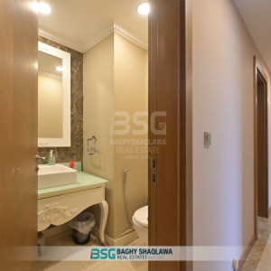 Modern 5-Bedroom Apartment Image 13