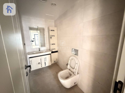 Modern Apartment image 5