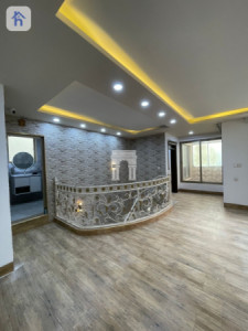 Luxurious 5-Bedroom House for Sale Image 13