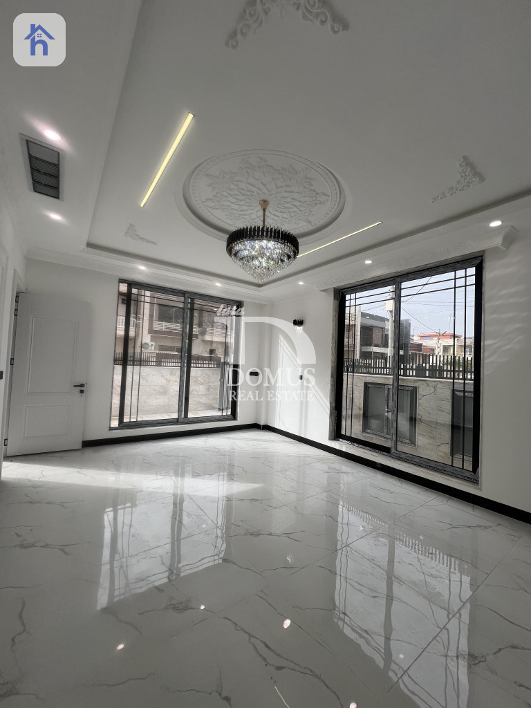 Luxurious Villa with 6 Bedrooms Image 2