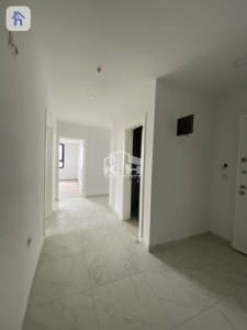 Modern Apartment in Prime Location Image 8