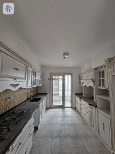 Spacious 3 Bed Apartment in Empire Wings Image 3