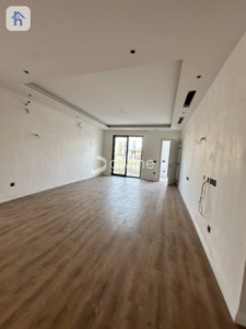 Modern 4 Bedroom House image 5