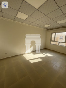 Spacious Commercial House, Ideal Location! Image 14
