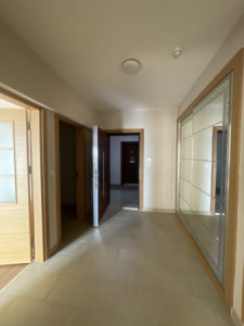 Modern 2-Bedroom Apartment for Rent Image 8