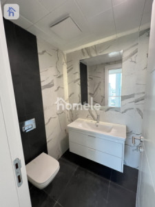 Modern Studio Apartment Image 5