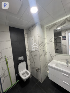 Modern 1-Bedroom Apartment Image 5