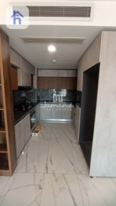 Modern Apartment with 3 Bedrooms Image 8