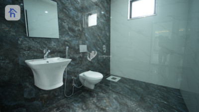 Spacious House in Erbil with 4 Bedrooms Image 13