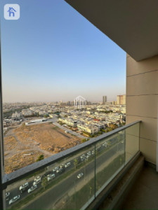 Modern 2-Bedroom Apartment in Empire Square Image 9
