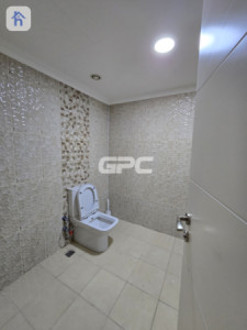 Modern 3-Bedroom Apartment Image 8